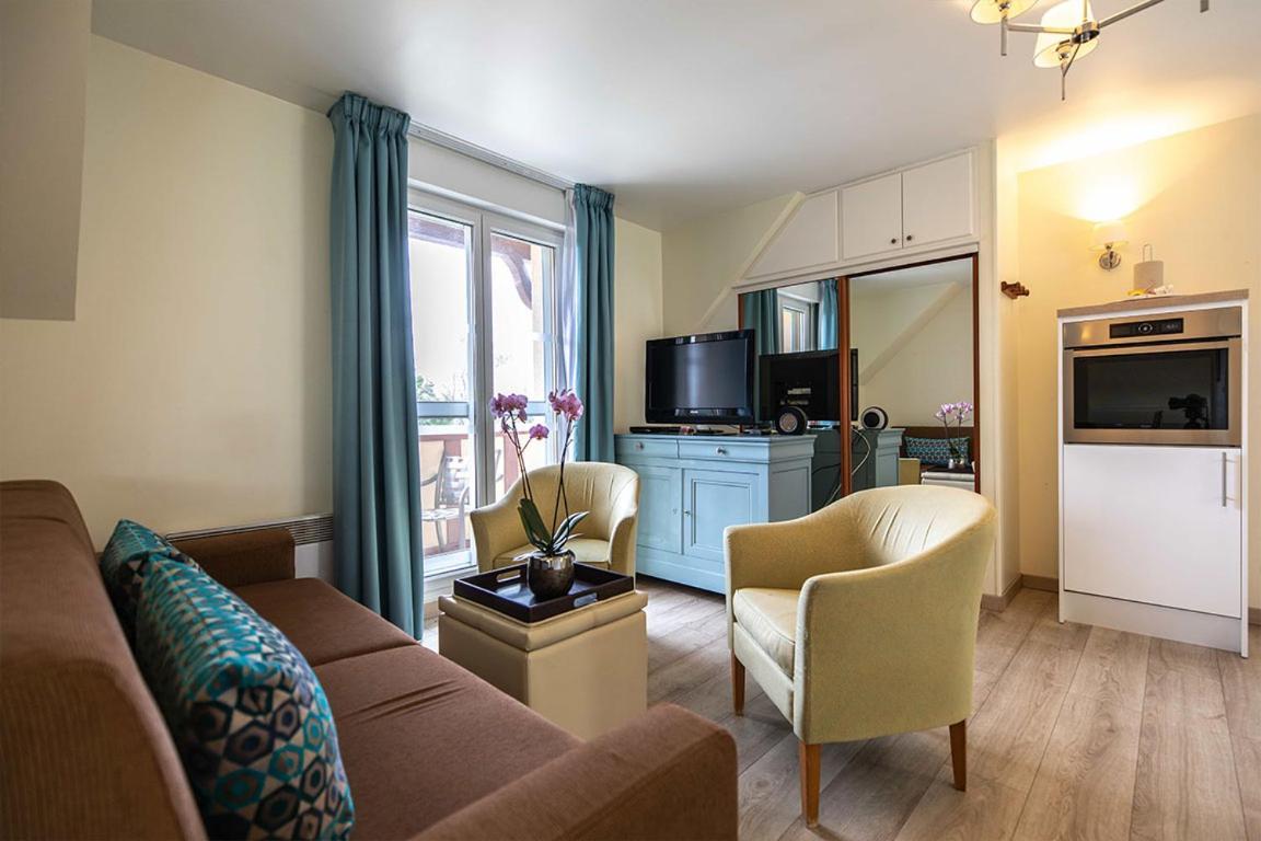 Club Wyndham Normandy Aparthotel Connelles Exterior foto